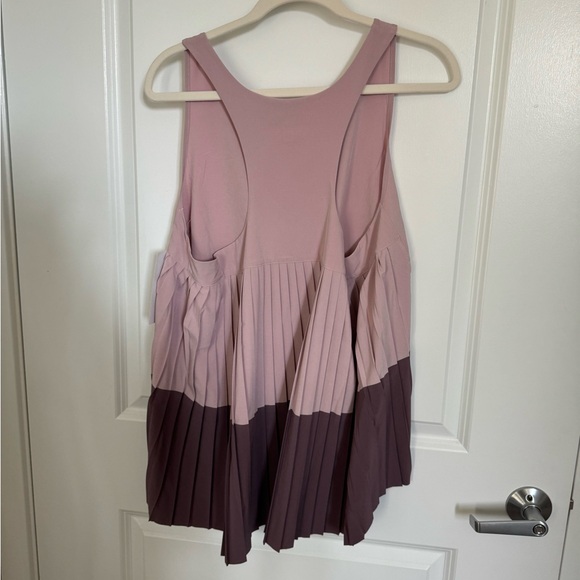 Athleta Swing Forward Pleated Tank Size XL NWT - Picture 4 of 4